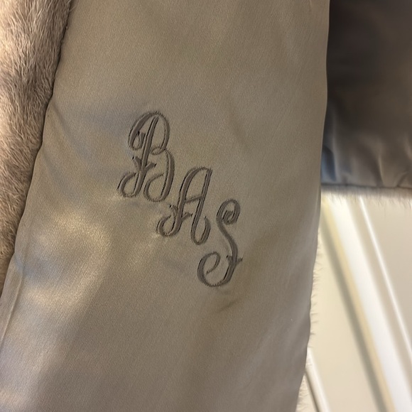 Vintage Cape Wrap - Picture 2 of 5